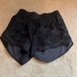 Black Camo Lululemon Hotty Hot Shorts Size 4